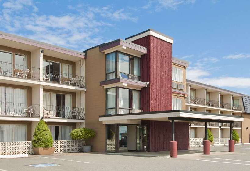 Отель Travelodge By Wyndham Nanaimo