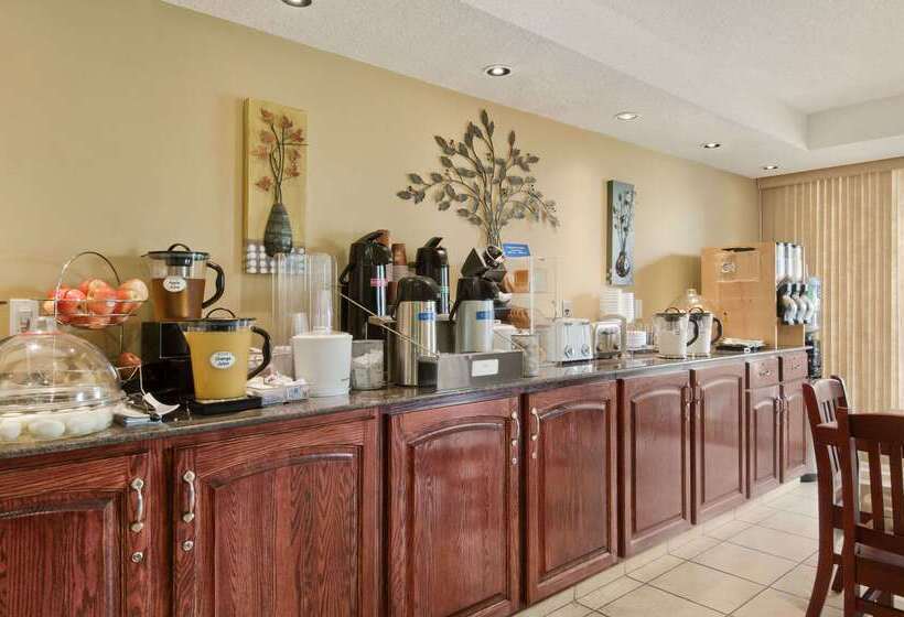 Отель Travelodge By Wyndham Nanaimo