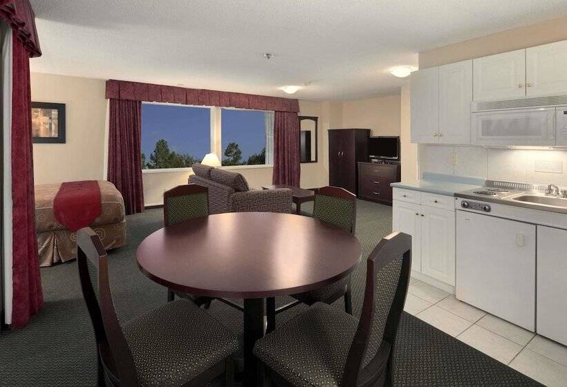 Отель Travelodge By Wyndham Nanaimo