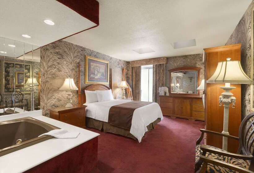 Отель Travelodge By Wyndham Niagara Falls Fallsview