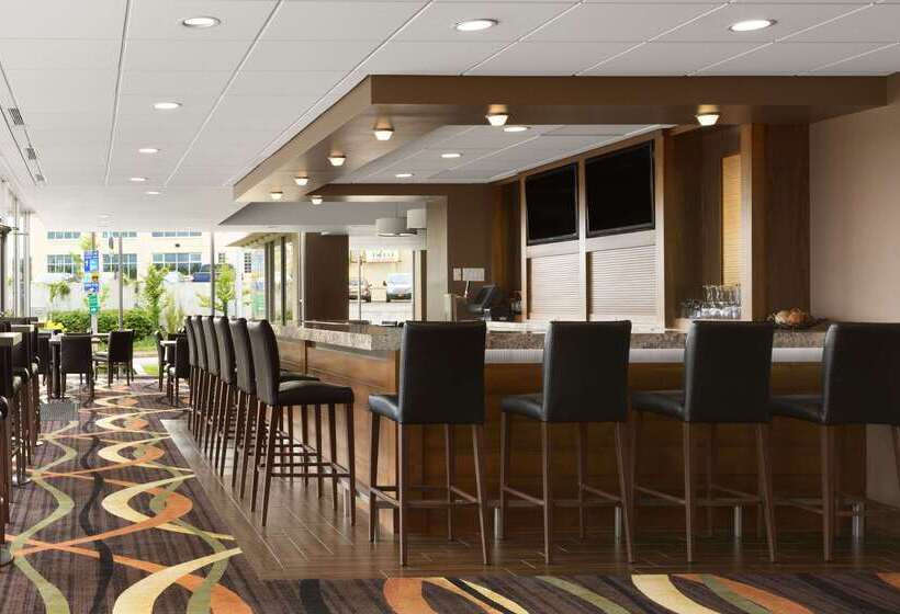هتل Travelodge By Wyndham Niagara Falls Fallsview