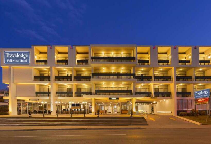 Отель Travelodge By Wyndham Niagara Falls Fallsview