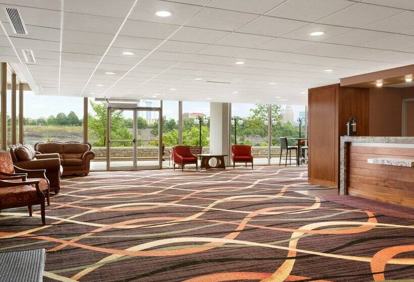 هتل Travelodge By Wyndham Niagara Falls Fallsview