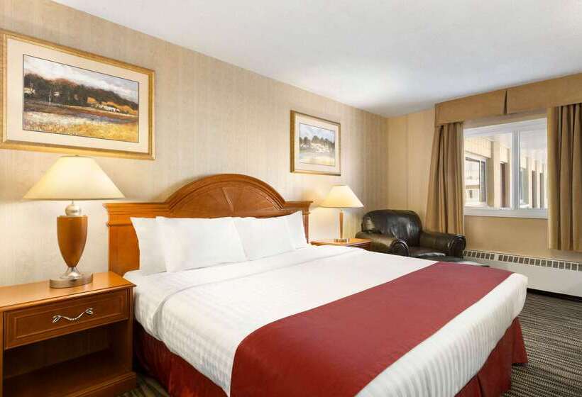 בית מלון כפרי Travelodge By Wyndham North Battleford