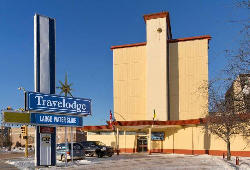 בית מלון כפרי Travelodge By Wyndham North Battleford