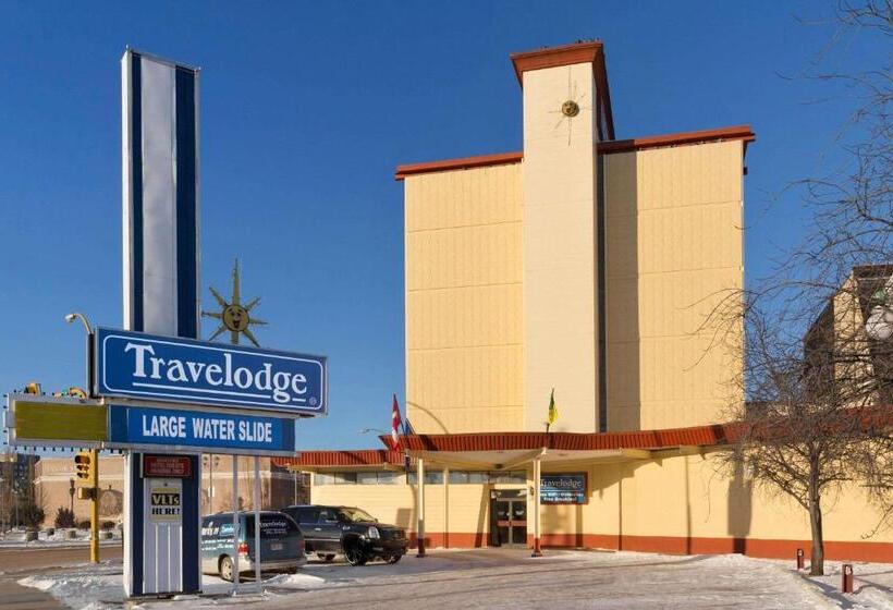 בית מלון כפרי Travelodge By Wyndham North Battleford