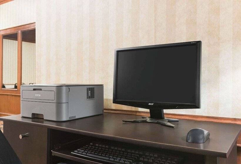 فندق Travelodge By Wyndham North Battleford