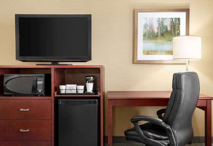 فندق Travelodge By Wyndham Oshawa Whitby