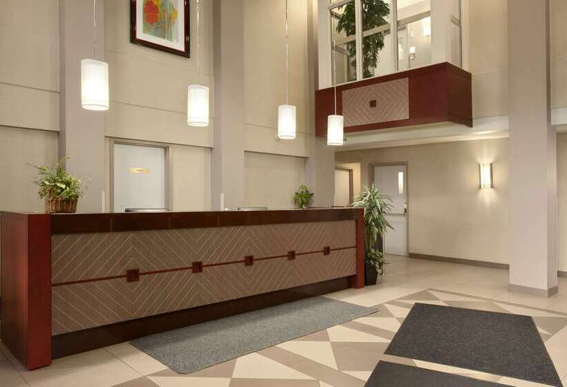 فندق Travelodge By Wyndham Oshawa Whitby