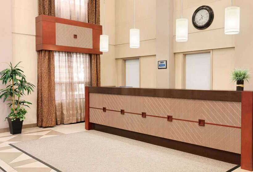 فندق Travelodge By Wyndham Oshawa Whitby