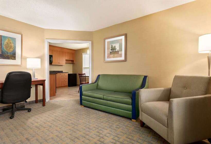 فندق Travelodge By Wyndham Oshawa Whitby