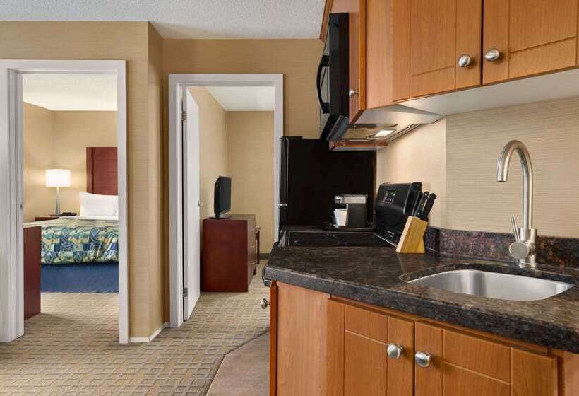 فندق Travelodge By Wyndham Oshawa Whitby