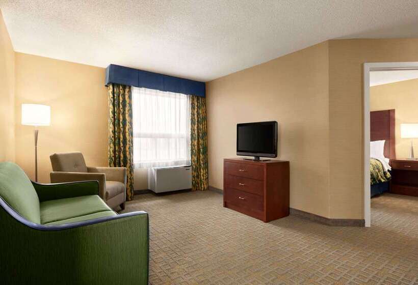 فندق Travelodge By Wyndham Oshawa Whitby