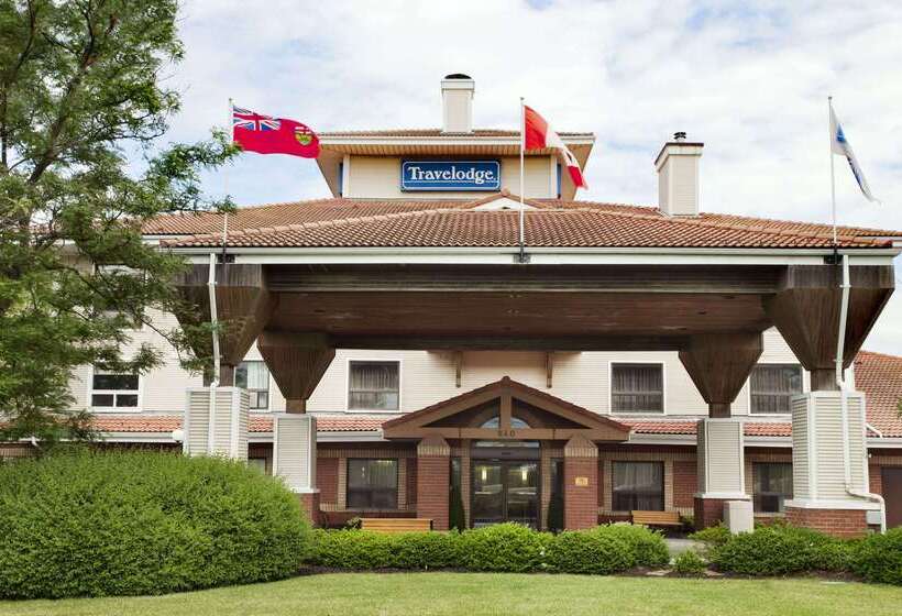 فندق Travelodge By Wyndham Oshawa Whitby