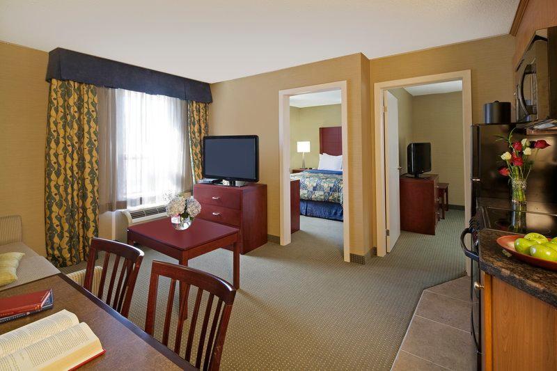 فندق Travelodge By Wyndham Oshawa Whitby