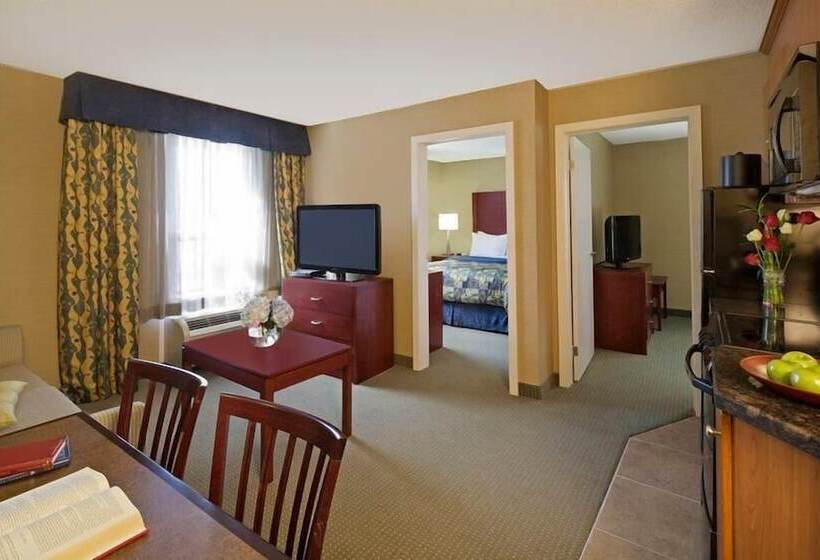 فندق Travelodge By Wyndham Oshawa Whitby