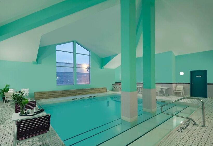 فندق Travelodge By Wyndham Oshawa Whitby