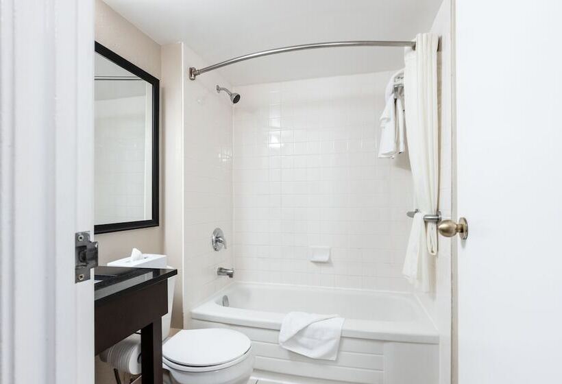 酒店 Travelodge By Wyndham Ottawa East