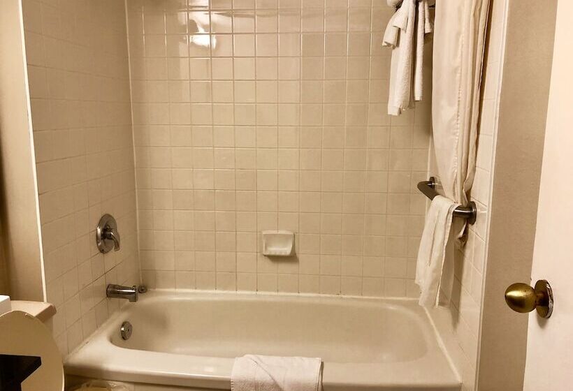 酒店 Travelodge By Wyndham Ottawa East