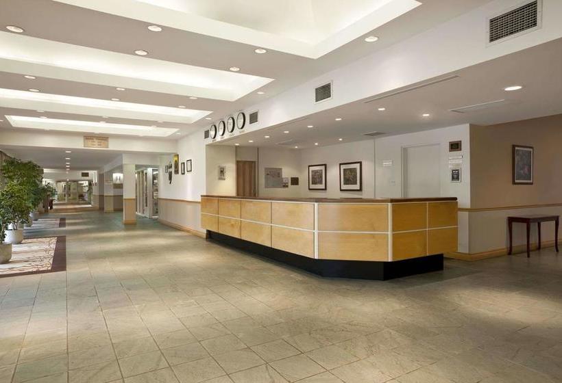 호텔 Travelodge By Wyndham Ottawa West