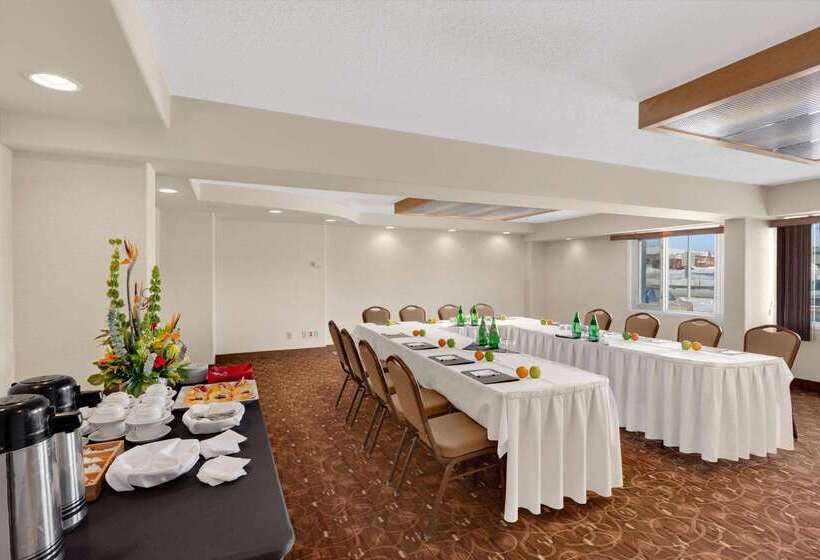 Travelodge Hotel By Wyndham Saskatoon