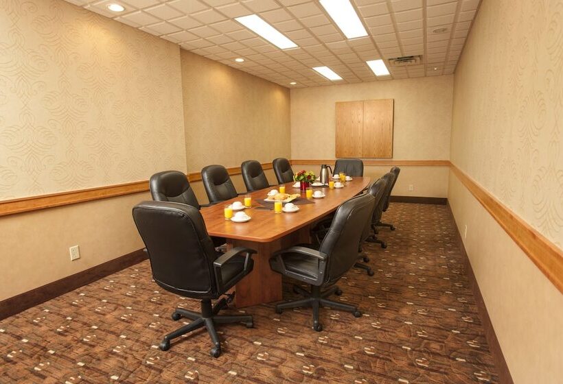 Travelodge Hotel By Wyndham Saskatoon