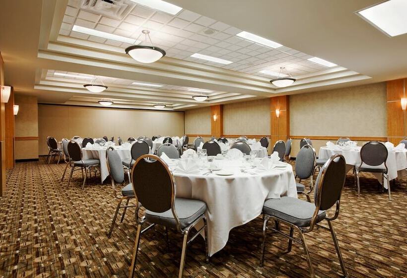 Travelodge Hotel By Wyndham Saskatoon