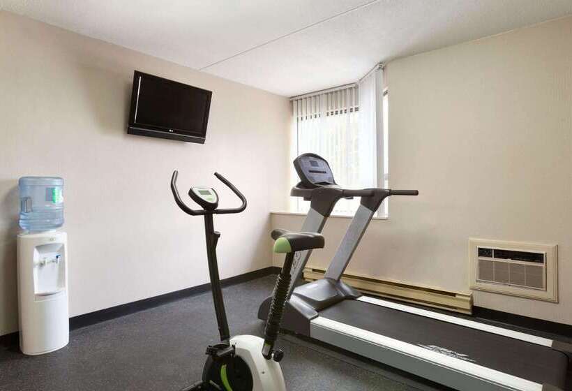 فندق Travelodge By Wyndham Toronto East