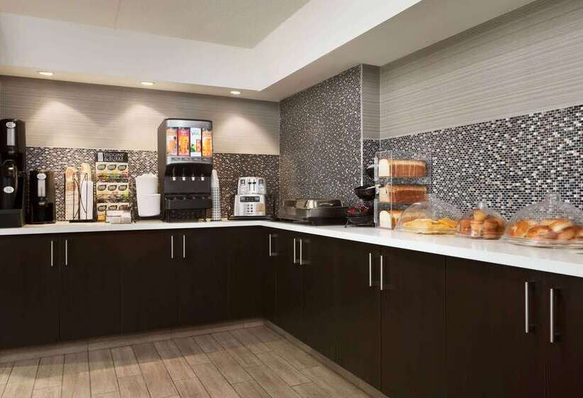 فندق Travelodge By Wyndham Toronto East