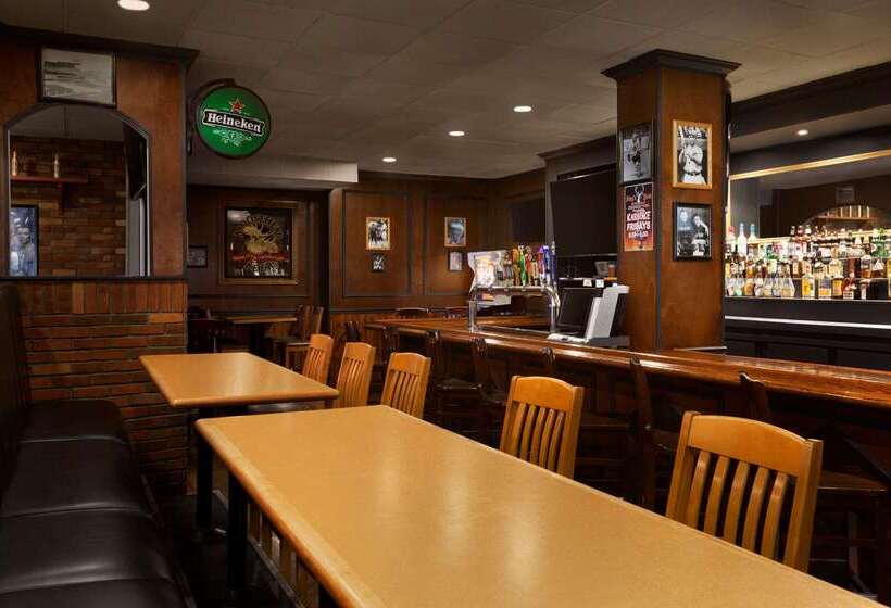 فندق Travelodge By Wyndham Toronto East