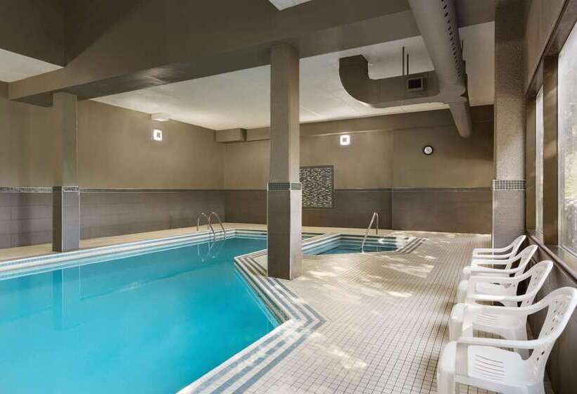 فندق Travelodge By Wyndham Toronto East