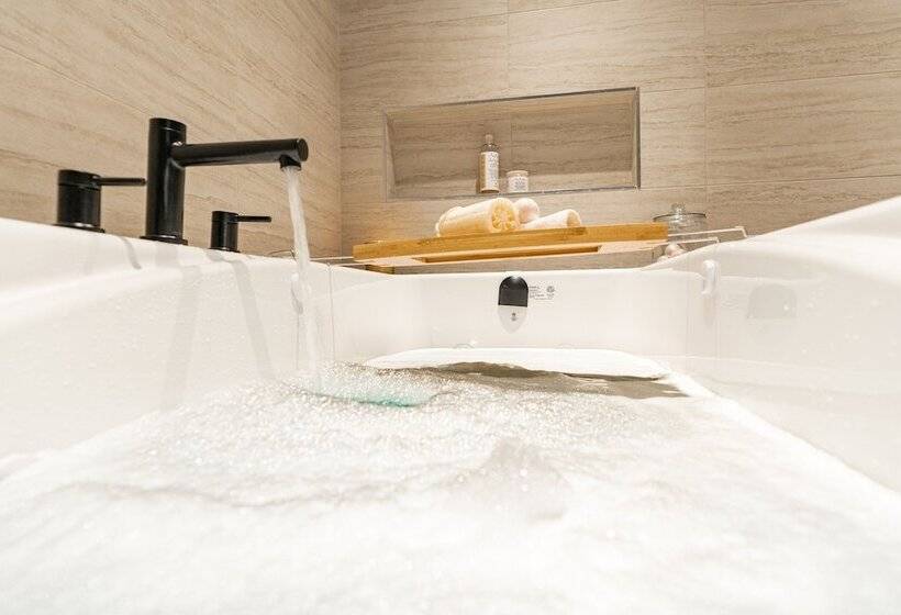 Valhalla Hotel & Conference Centre