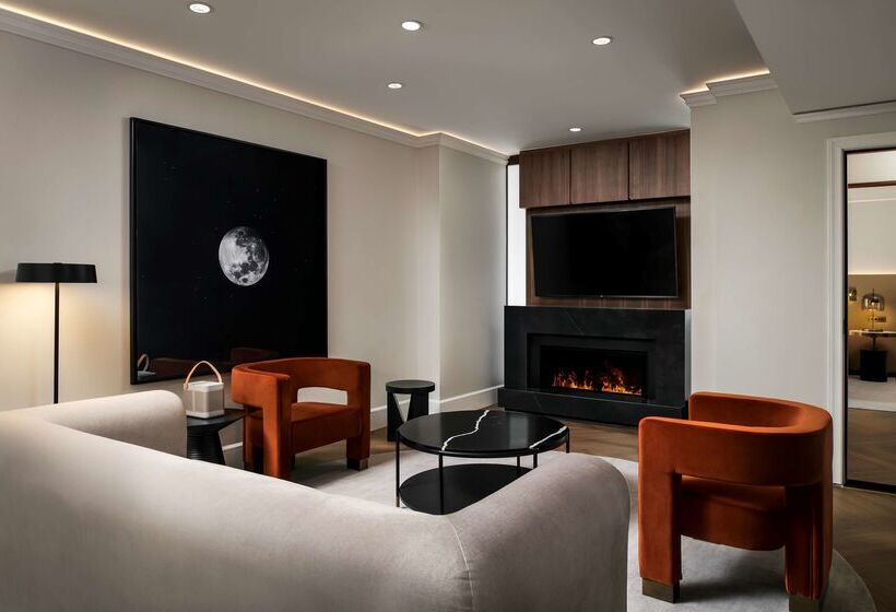 Vogue Hotel Montreal Downtown, Curio Collection By Hilton