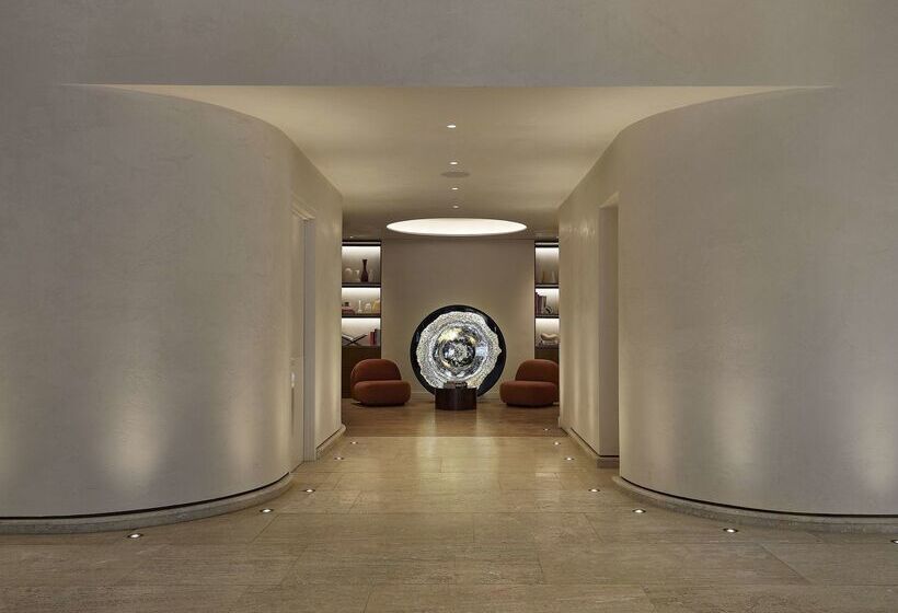 Vogue Hotel Montreal Downtown, Curio Collection By Hilton