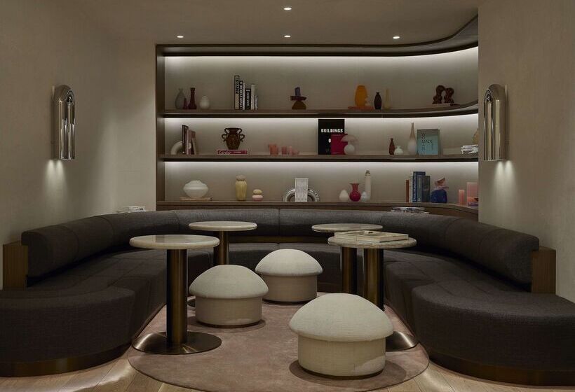 Vogue Hotel Montreal Downtown, Curio Collection By Hilton