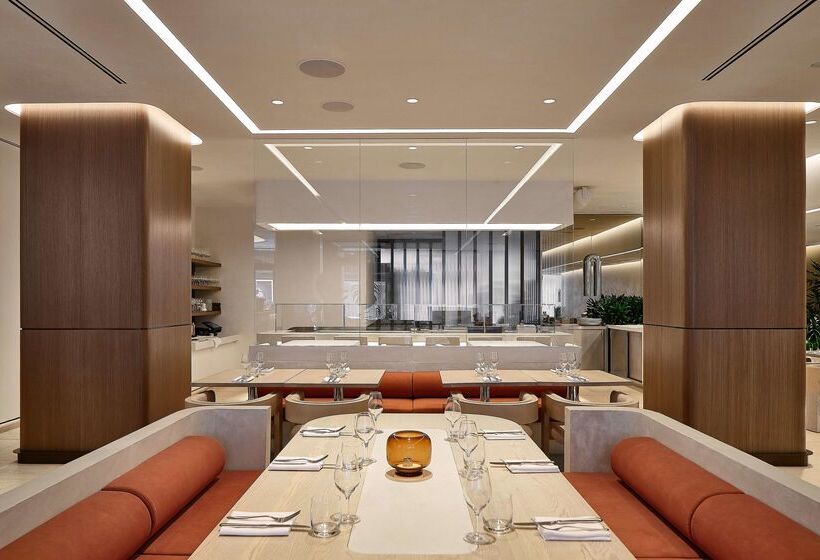 Vogue Hotel Montreal Downtown, Curio Collection By Hilton