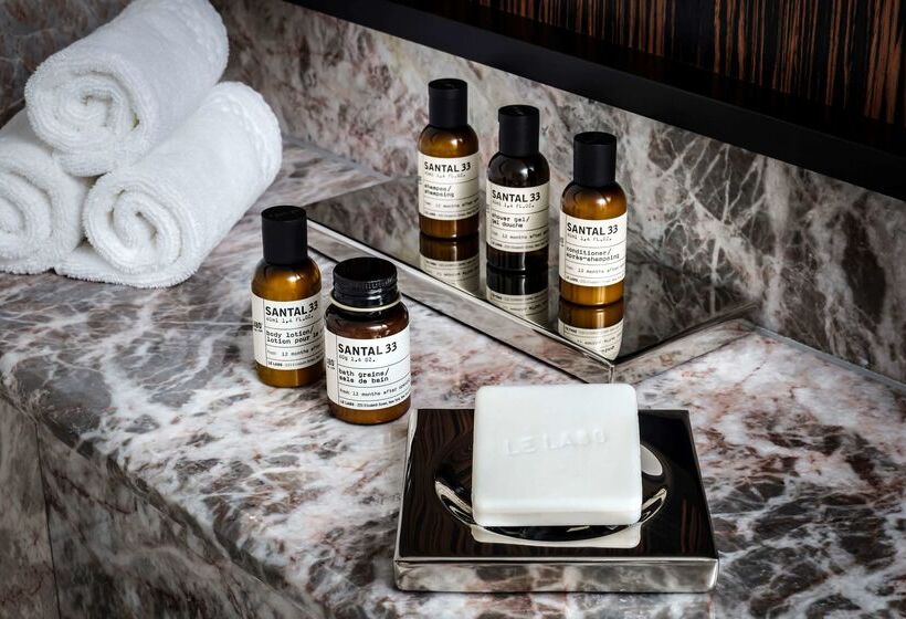 Vogue Hotel Montreal Downtown, Curio Collection By Hilton