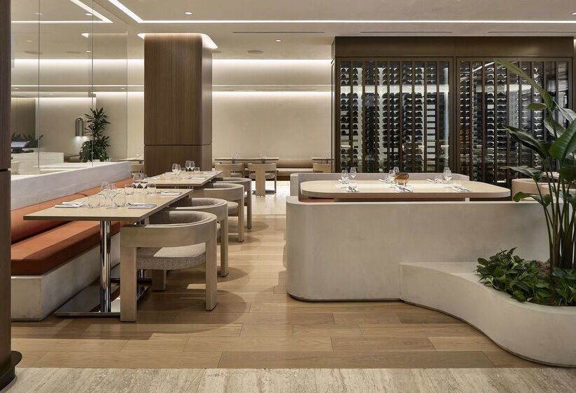Vogue Hotel Montreal Downtown, Curio Collection By Hilton