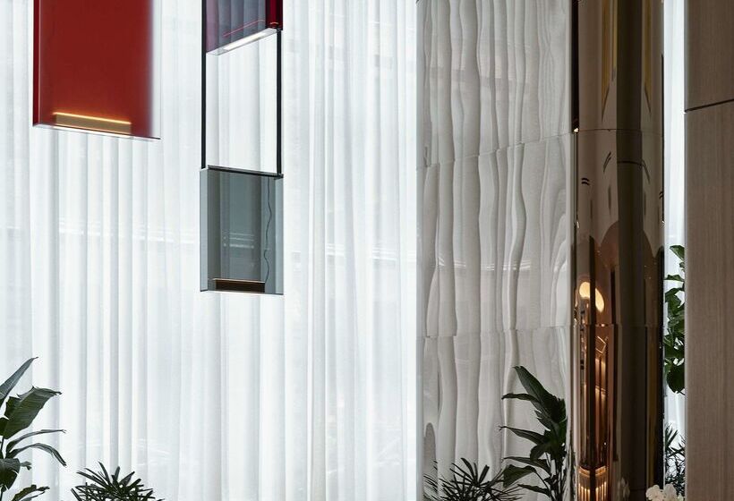 Vogue Hotel Montreal Downtown, Curio Collection By Hilton