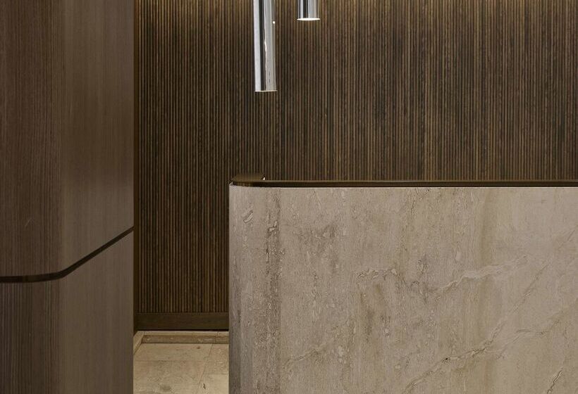 Vogue Hotel Montreal Downtown, Curio Collection By Hilton