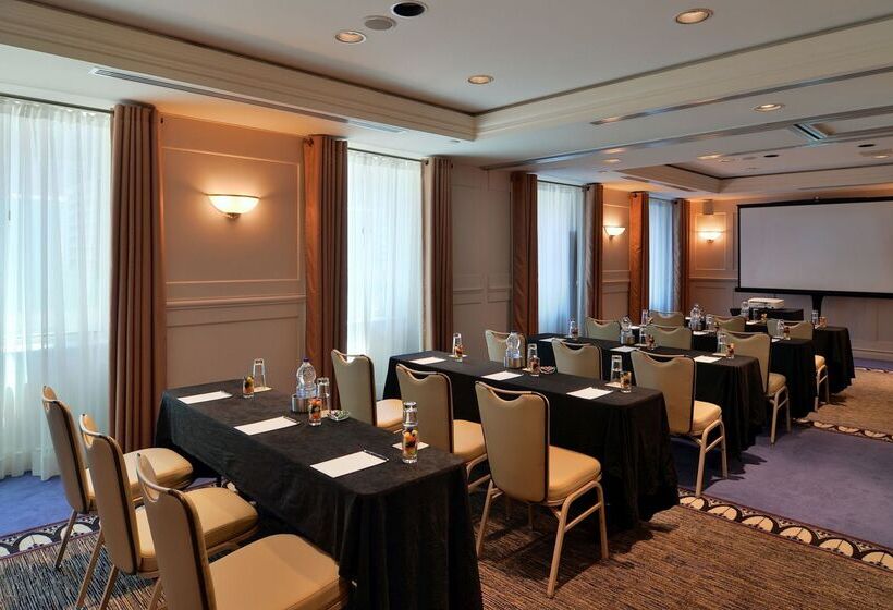 Vogue Hotel Montreal Downtown, Curio Collection By Hilton