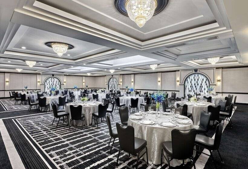 Vogue Hotel Montreal Downtown, Curio Collection By Hilton