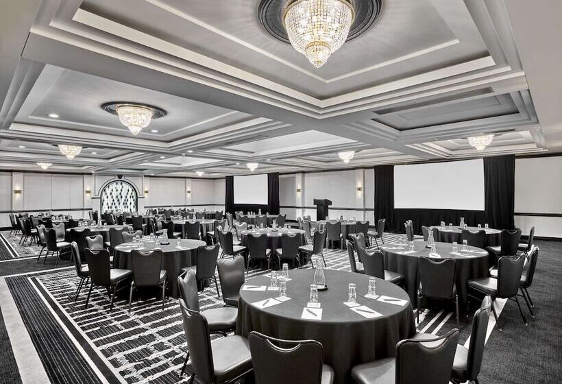 Vogue Hotel Montreal Downtown, Curio Collection By Hilton