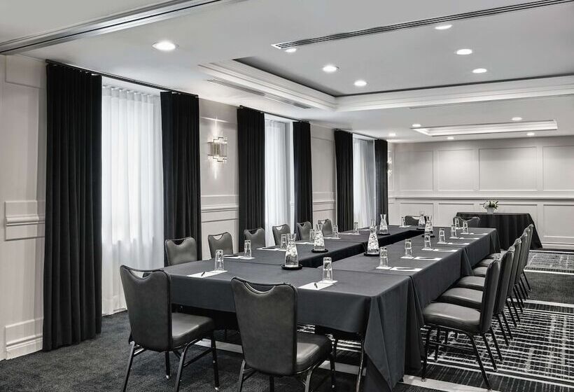 Vogue Hotel Montreal Downtown, Curio Collection By Hilton