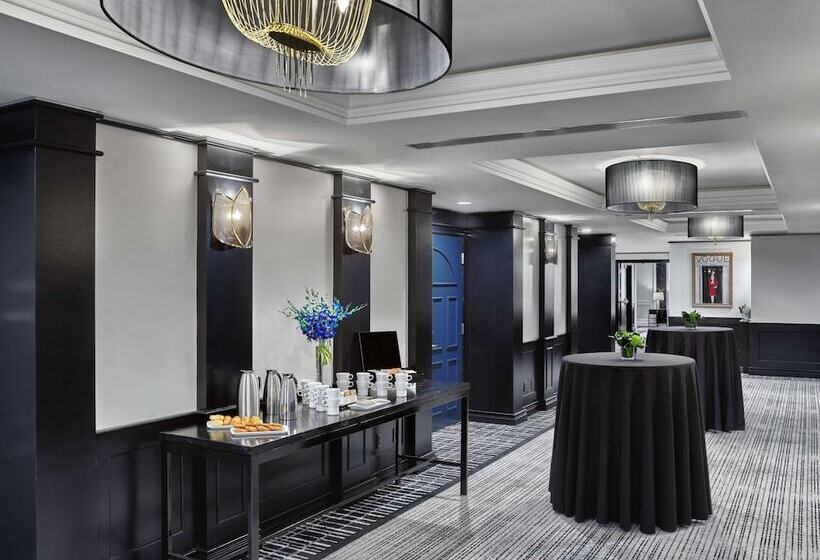 Vogue Hotel Montreal Downtown, Curio Collection By Hilton