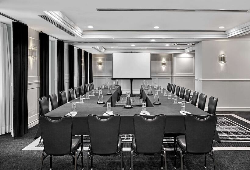 Vogue Hotel Montreal Downtown, Curio Collection By Hilton