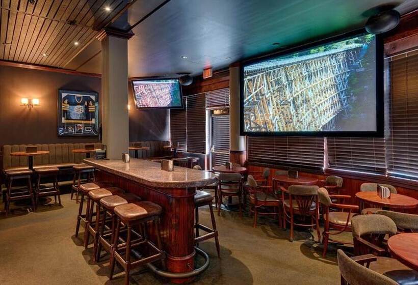 ホテル Whistler Village Inn & Suites