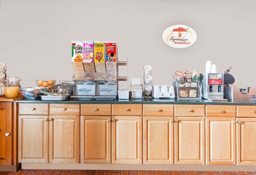 モーテル Super 8 By Wyndham Sudbury On