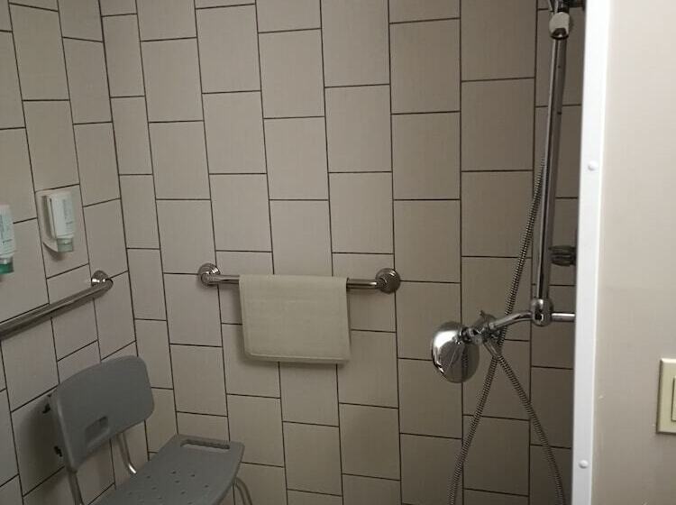 Motel Super 8 By Wyndham Timmins On