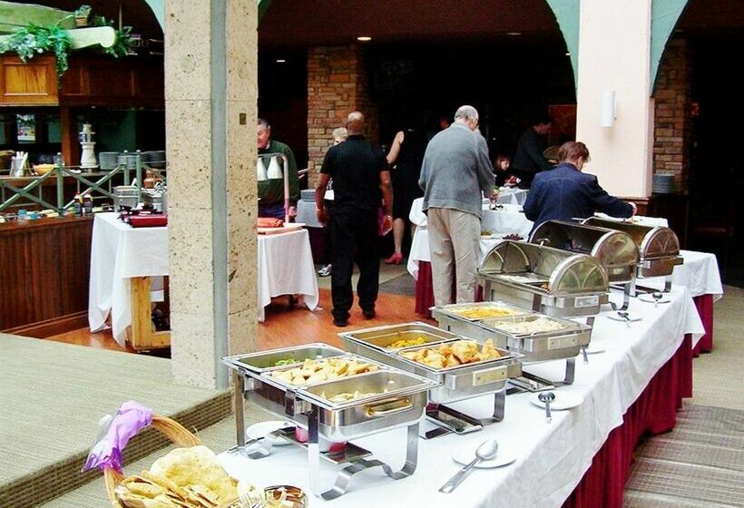 Pacific Inn Resort Hotel & Conference Centre